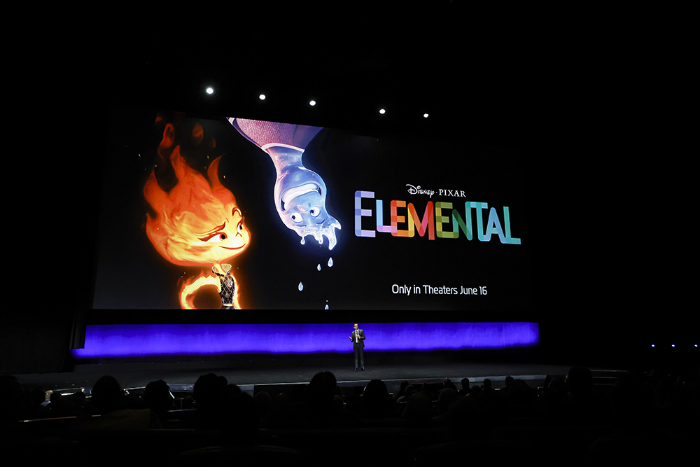 Walt Disney Studios - E direto da #D23Expo, temos pôster de #Elementos, da  Disney e Pixar. 🔥 💧 Em junho de 2023 nos cinemas.